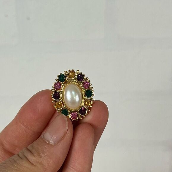 Vintage Clip On Earrings - Picture 4 of 5